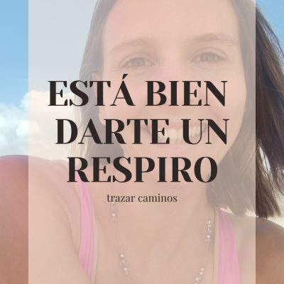 está bien darte un respiro, mujer con cara sonriente